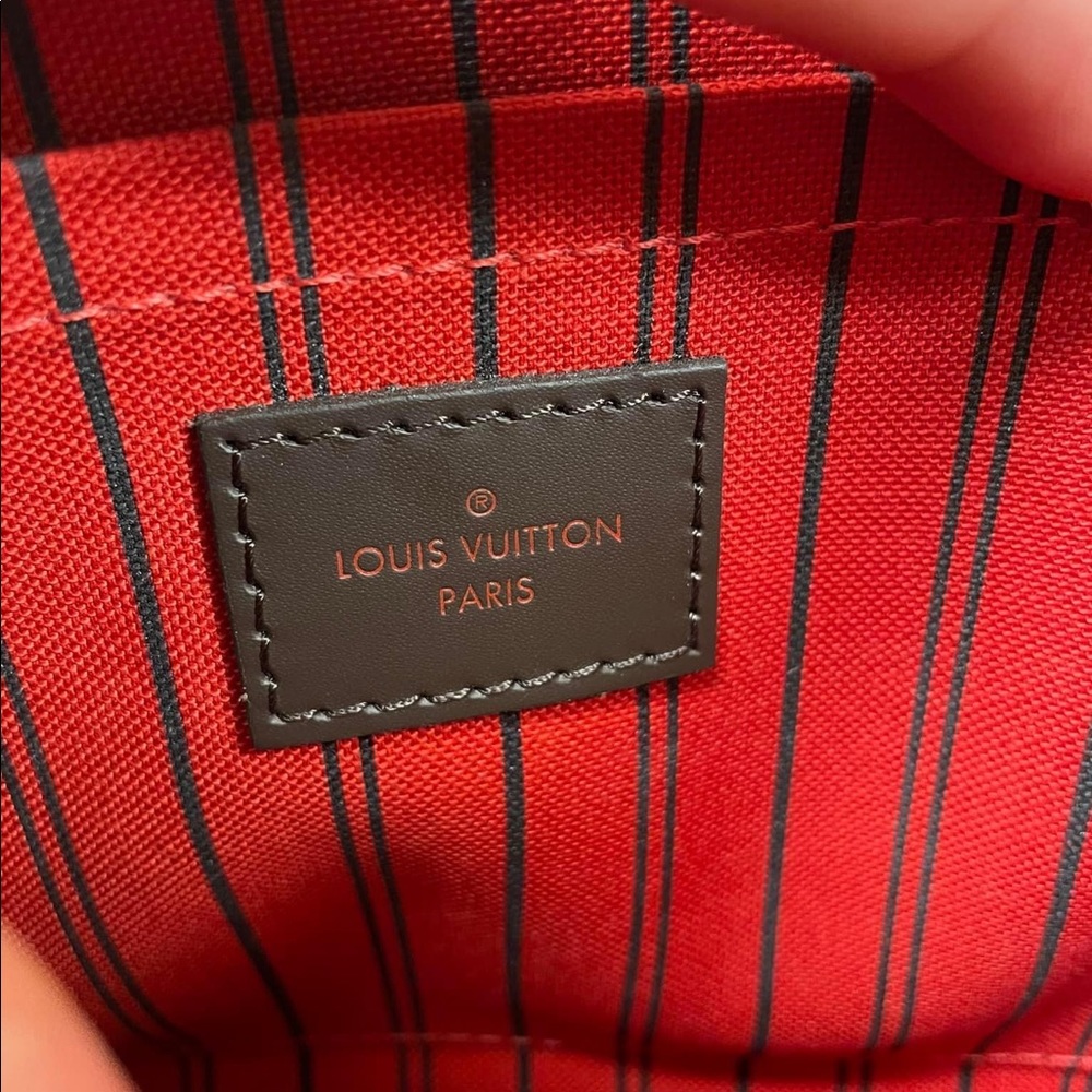 SOLD❌Authentic Neverfull DE MM/GM Pouch in Red Interior - Picture 7 of 16